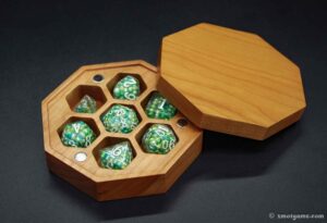 Octagonal wooden box with dice 4