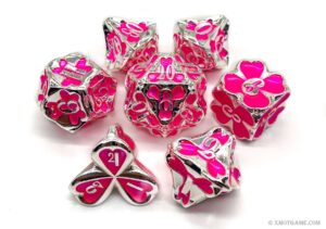 Trefoil dice set