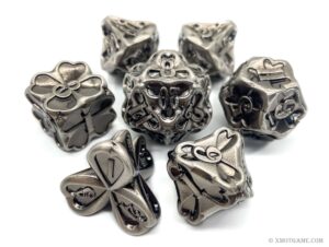 Trefoil dice set